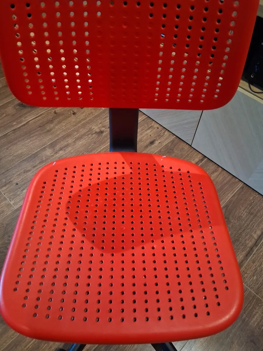 Kids desk chair - Image 1