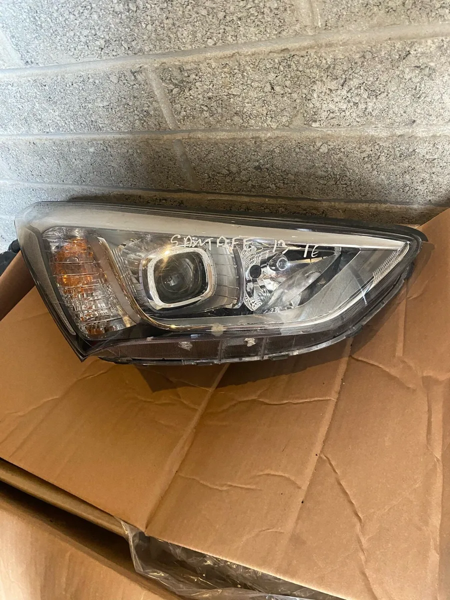 2013 Hyundai Santa Fe headlights - Image 1