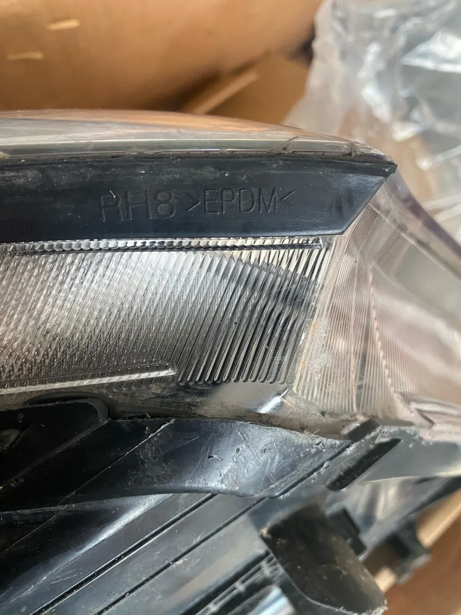 2013 Hyundai Santa Fe headlights - Image 3