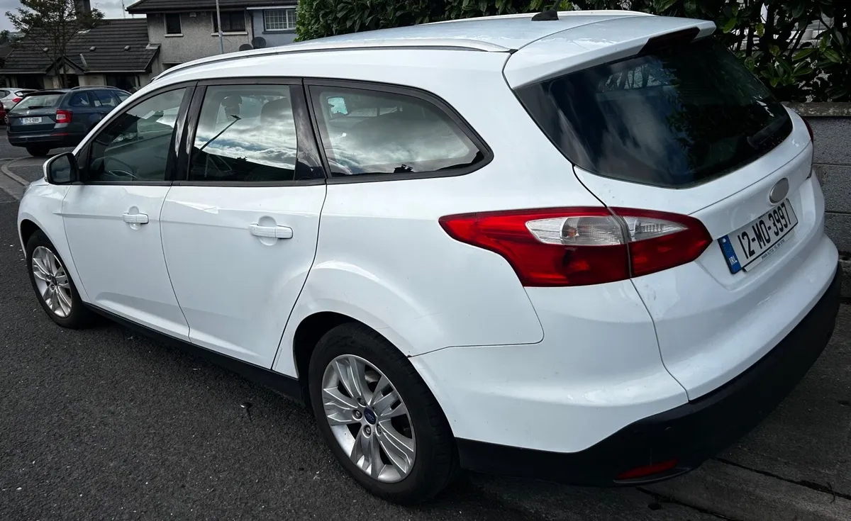 Ford Focus 2012 - Image 2