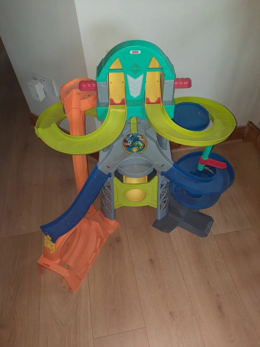 Toy race track - Image 1