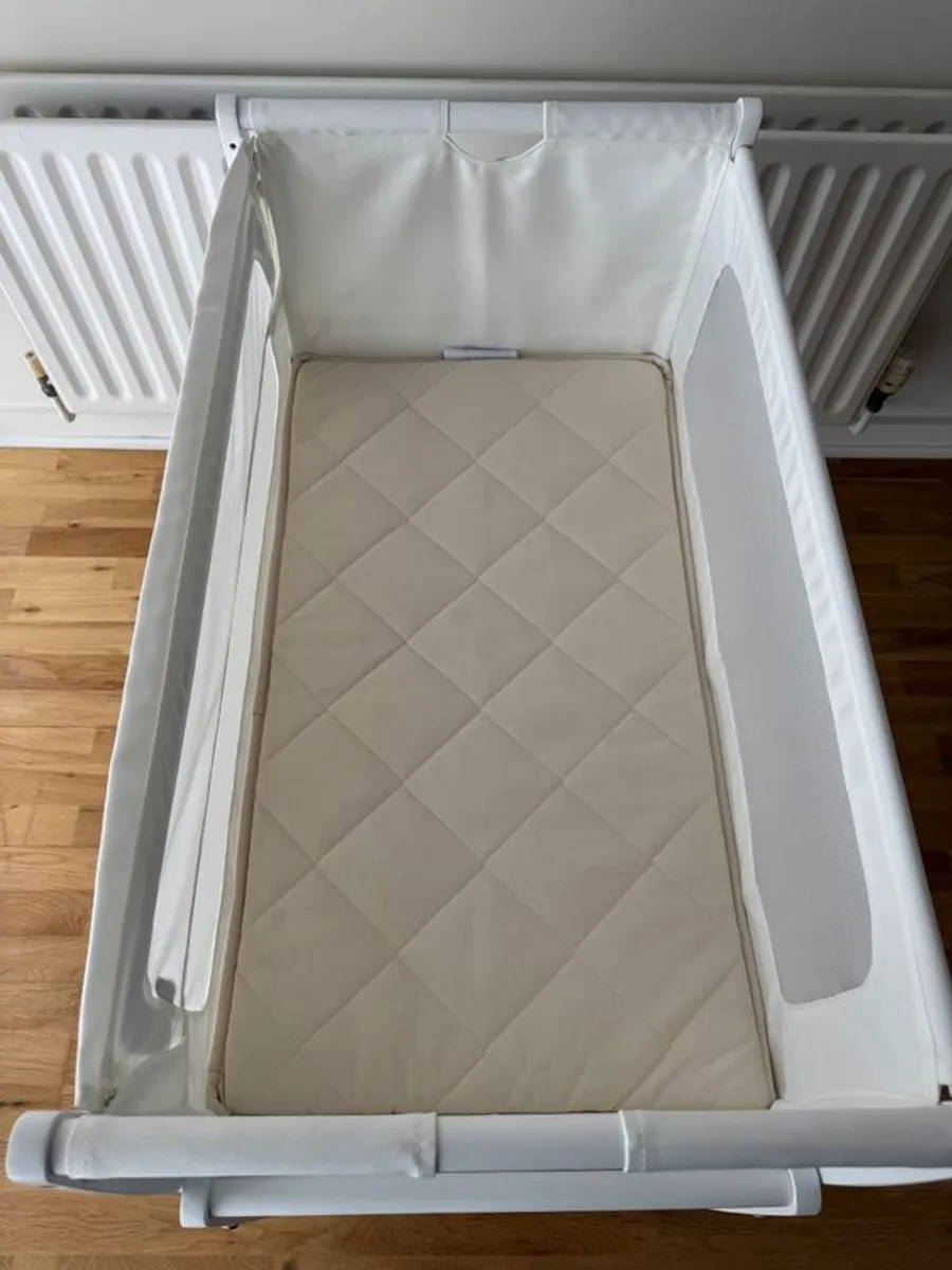 Snuz Pod 5 Bedside Crib Cot with natural organic matress - Image 4