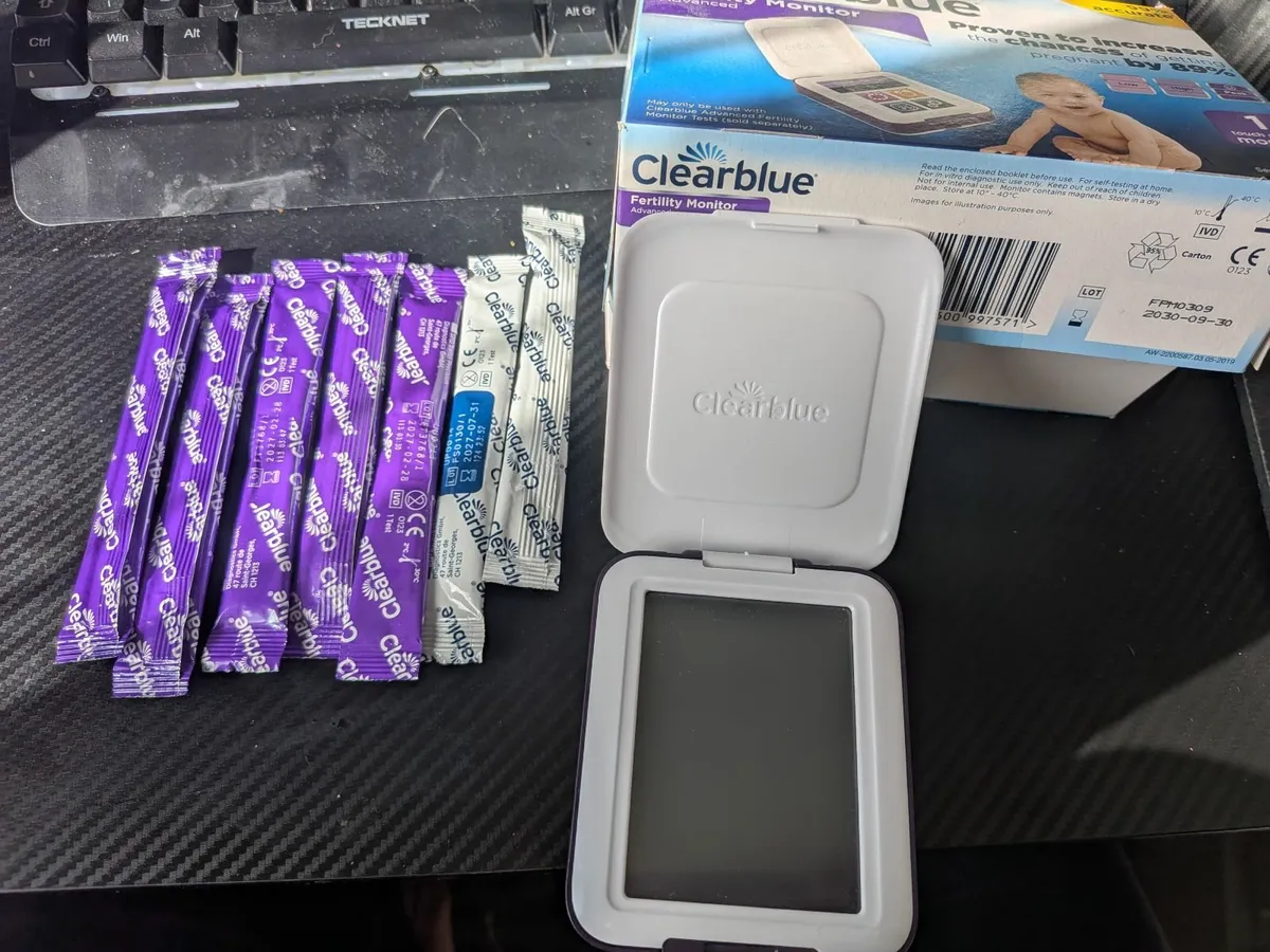 Clearblue Advanced Fertility Monitor and sticks