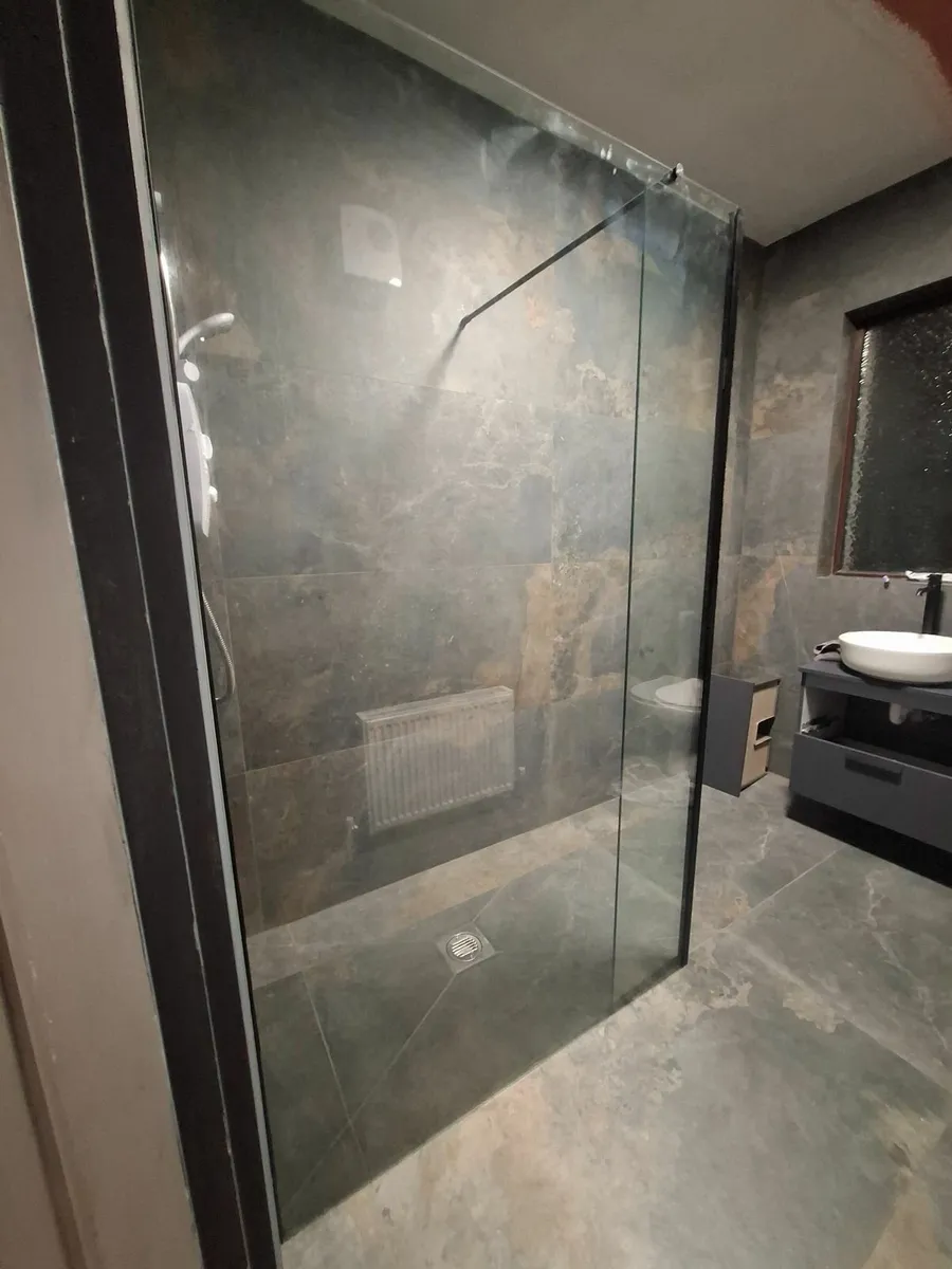 Shower screen - Image 1