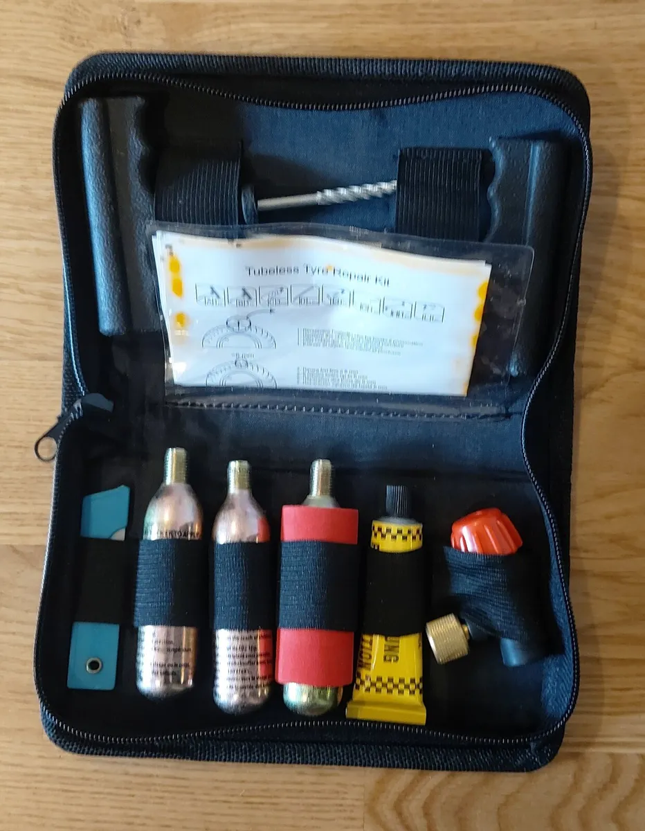 Tubeless tyre repair kit - Image 1