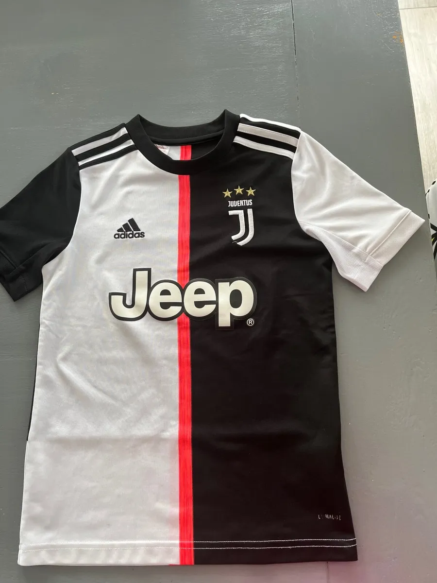Juventus Juvenile shirt size small - Image 1