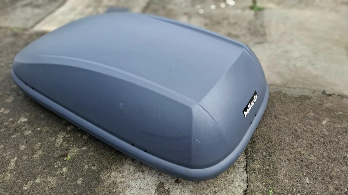 Roof box - Image 1