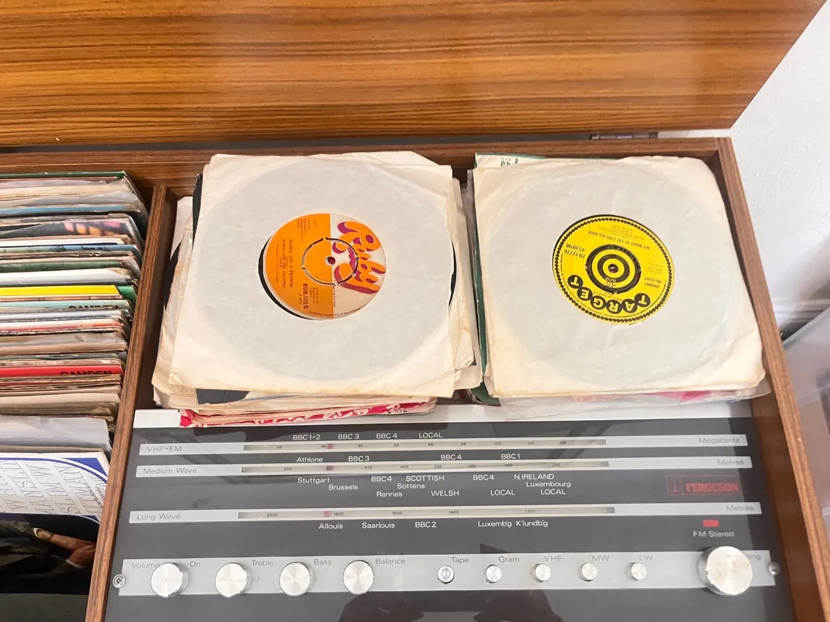 Vintage Record Player - Image 2