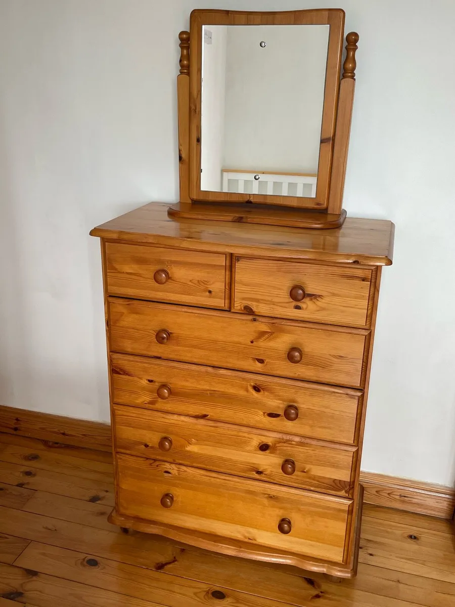 Chest of Drawers with Mirror