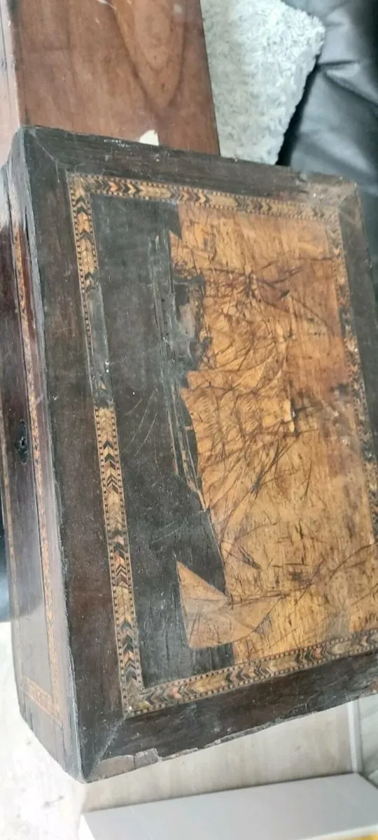 Antique box - Image 1