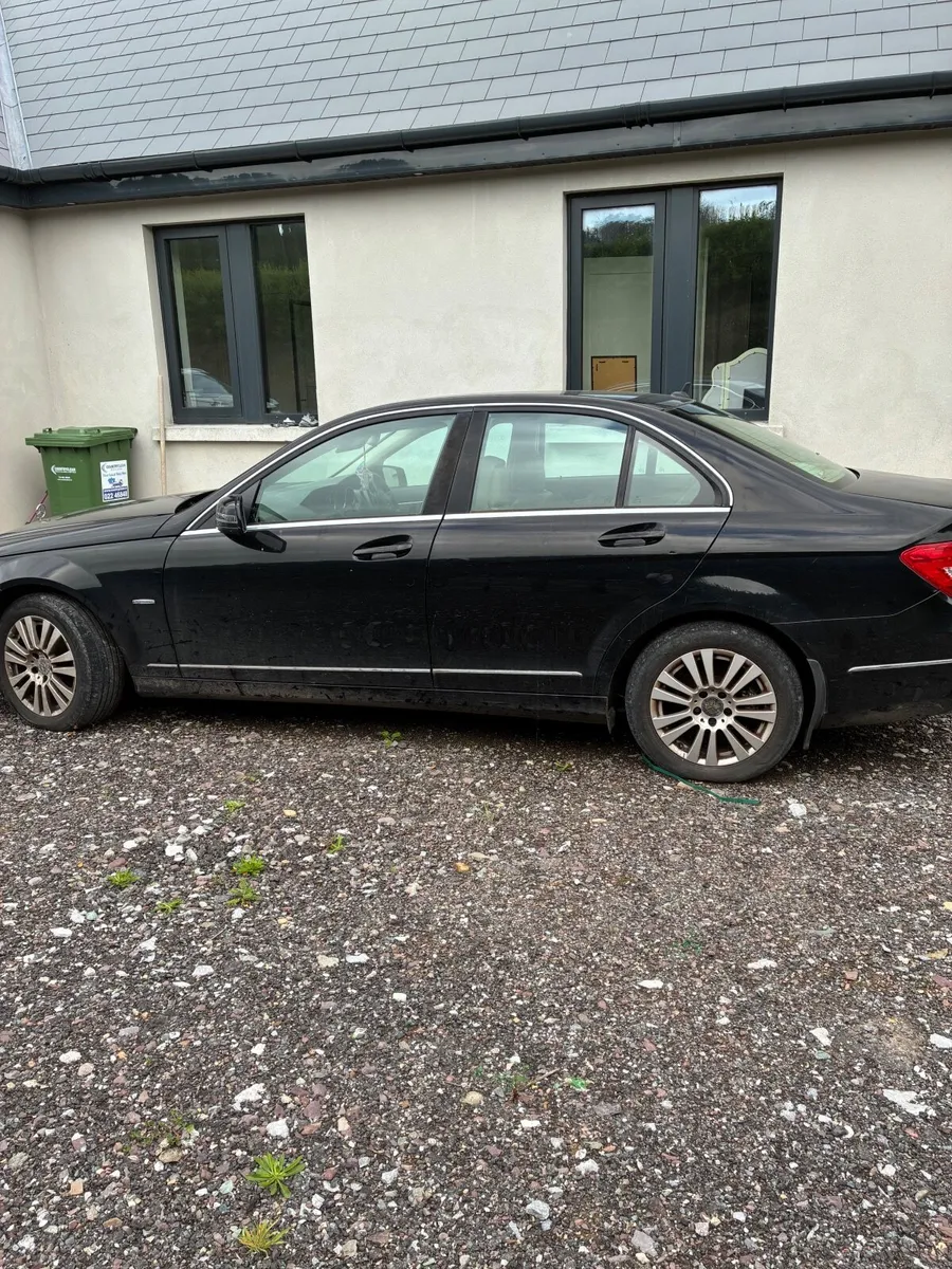 Mercedes-Benz C-Class 2011 - Image 2