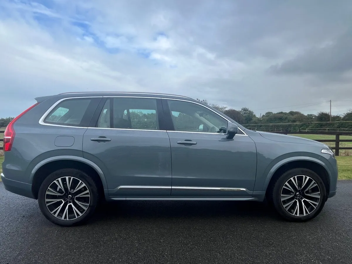 Volvo XC90 2023 - Image 3