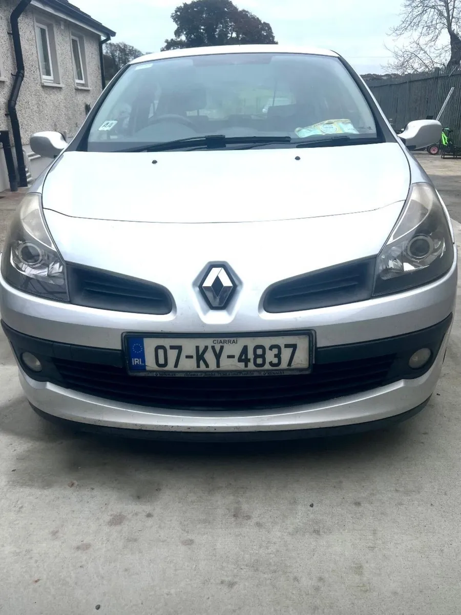 Renault Clio petrol 1.1 - Image 1