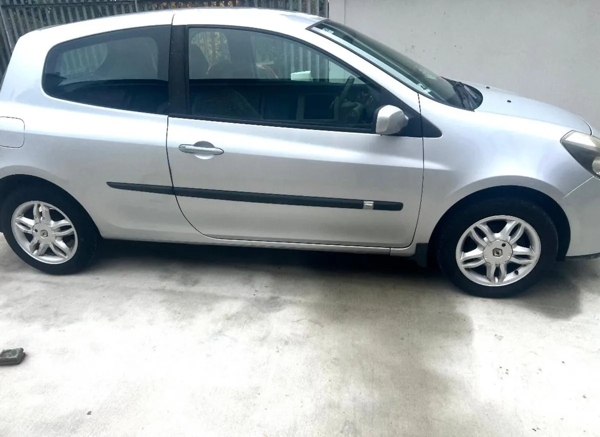 Renault Clio petrol 1.1 - Image 2