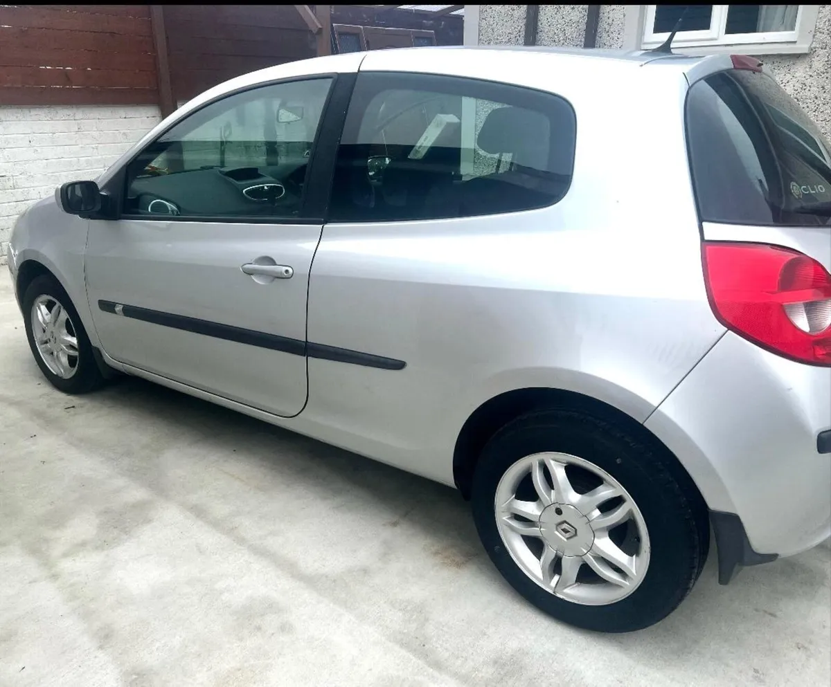 Renault Clio petrol 1.1 - Image 3