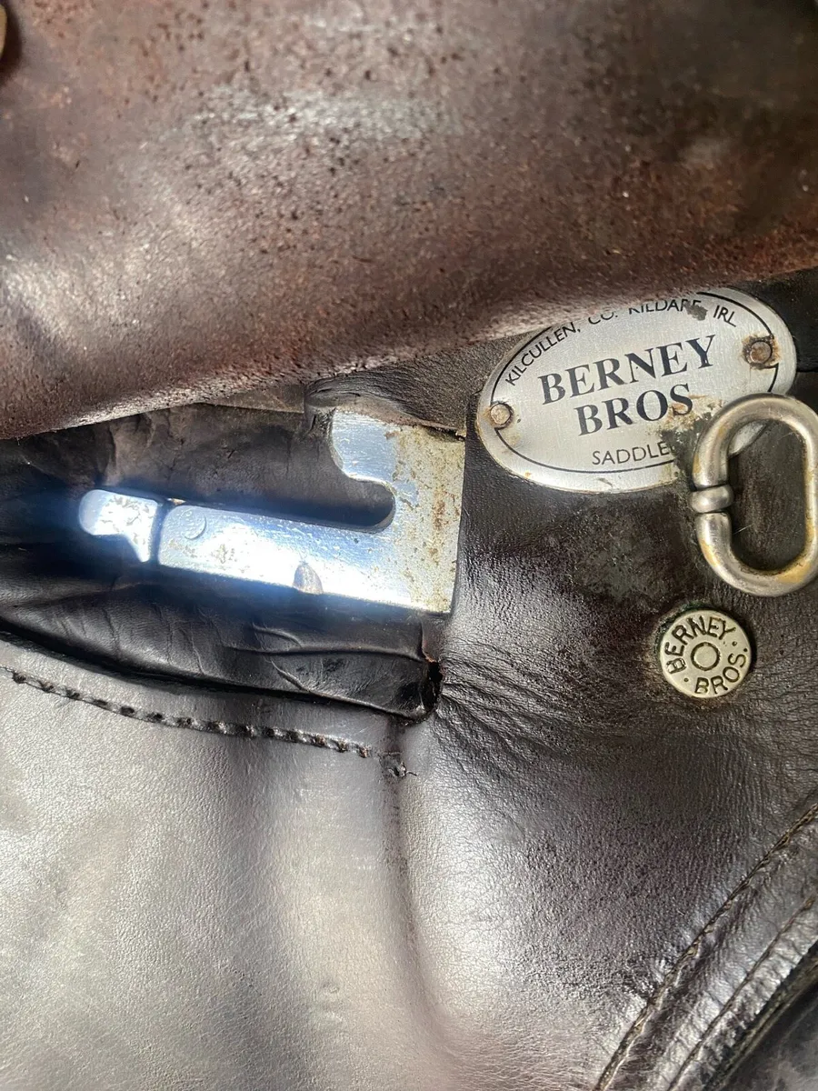 Berney brothers brown leather jump saddle - Image 3