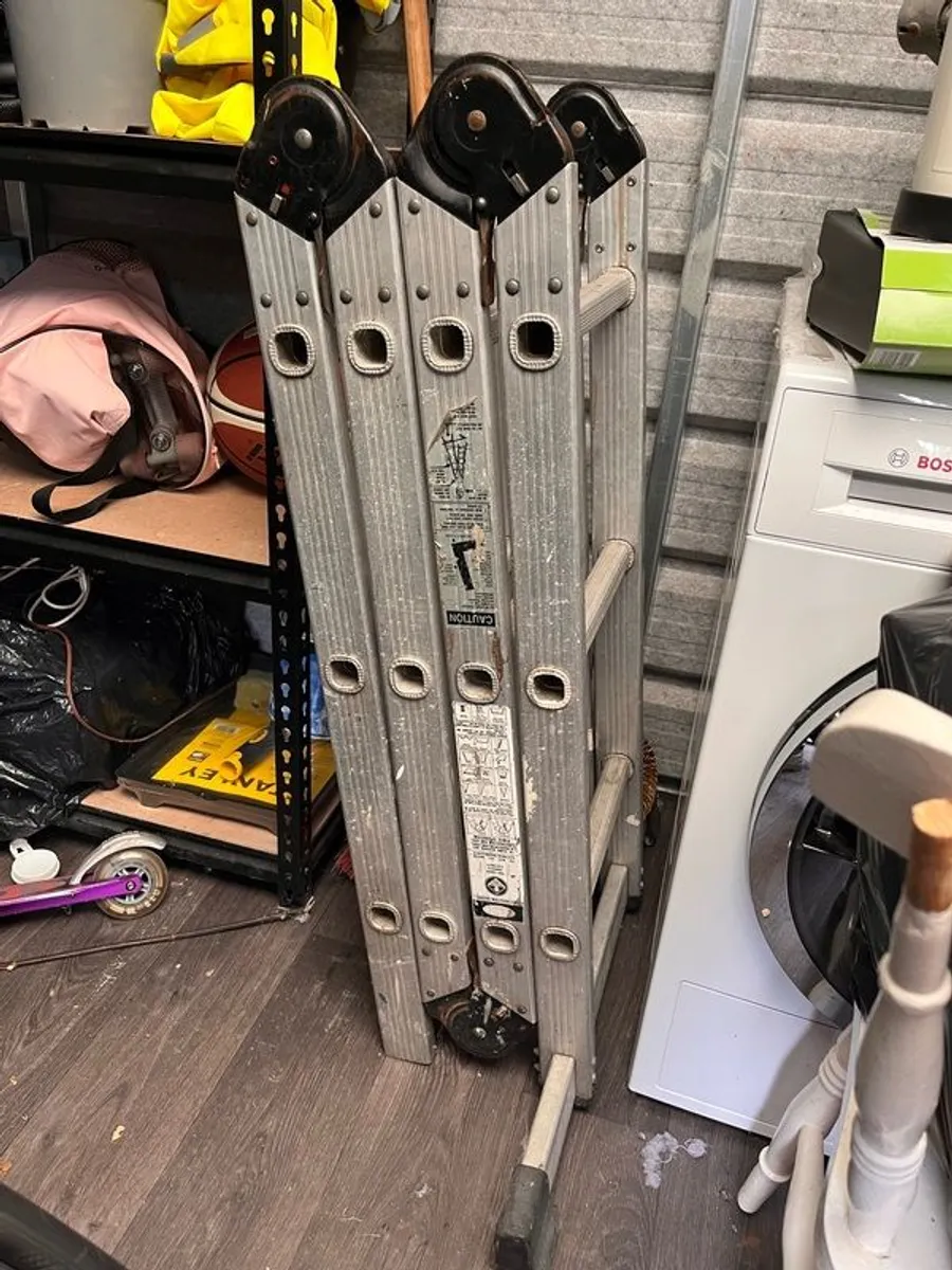 extendable ladder - Image 1