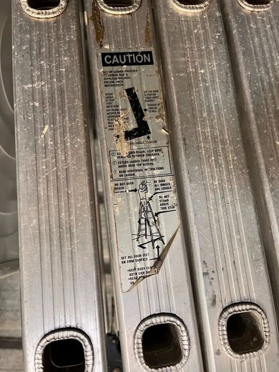 extendable ladder - Image 2