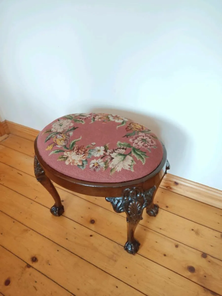 Antique chair - Image 1