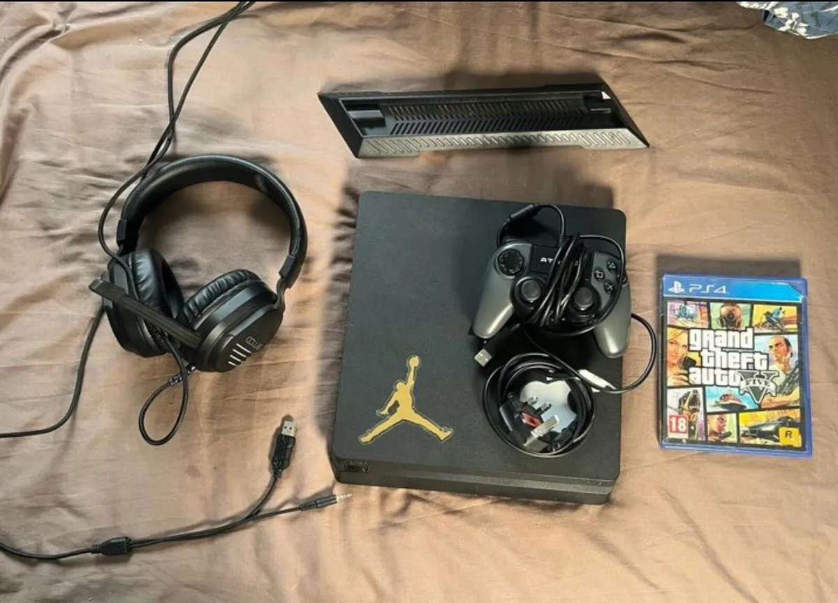 PS4 - Image 1