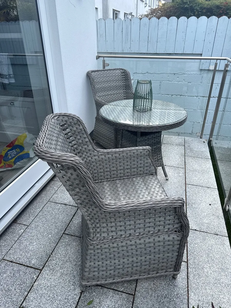 Garden furniture - Image 1
