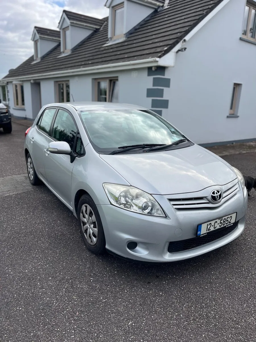 Toyota Auris 2012 - Image 1