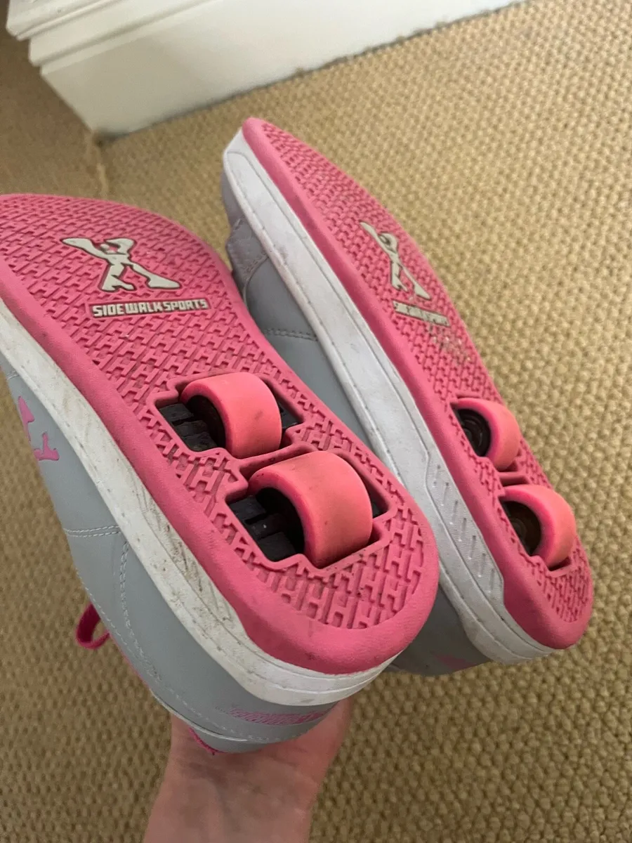 Heelys shoes with wheels - Image 3