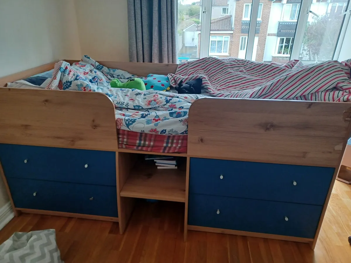 kids bed - Image 1