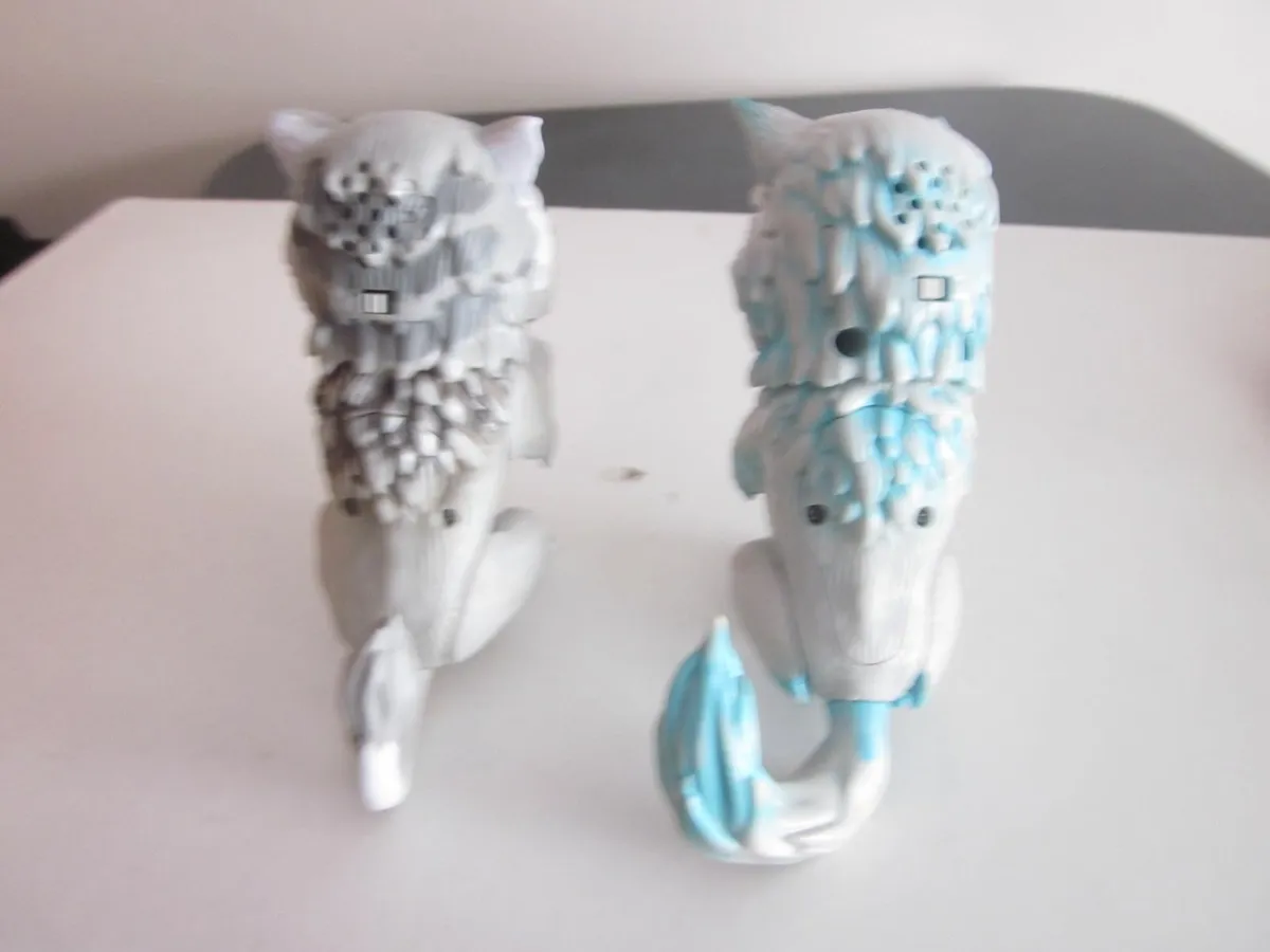 WowWee Fingerlings Wolf and Sabretooth Tiger - Image 3