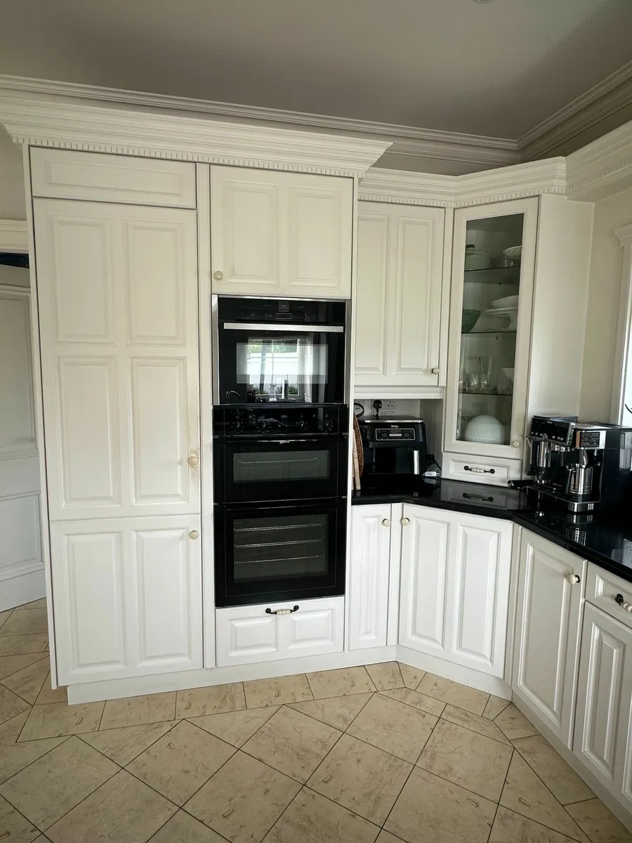 Used kitchen units, table & 6 chairs - Image 3
