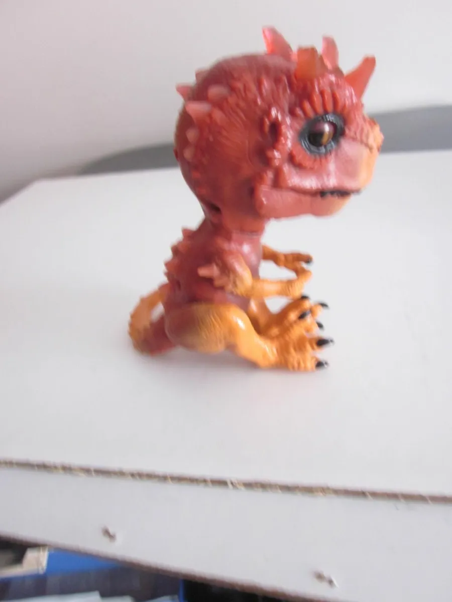 WowWee Fingering Untamed Radioactive T-Rex - Image 4