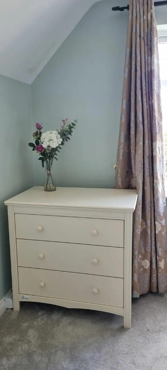 'Elegance' chest of drawers with changing top - Image 1