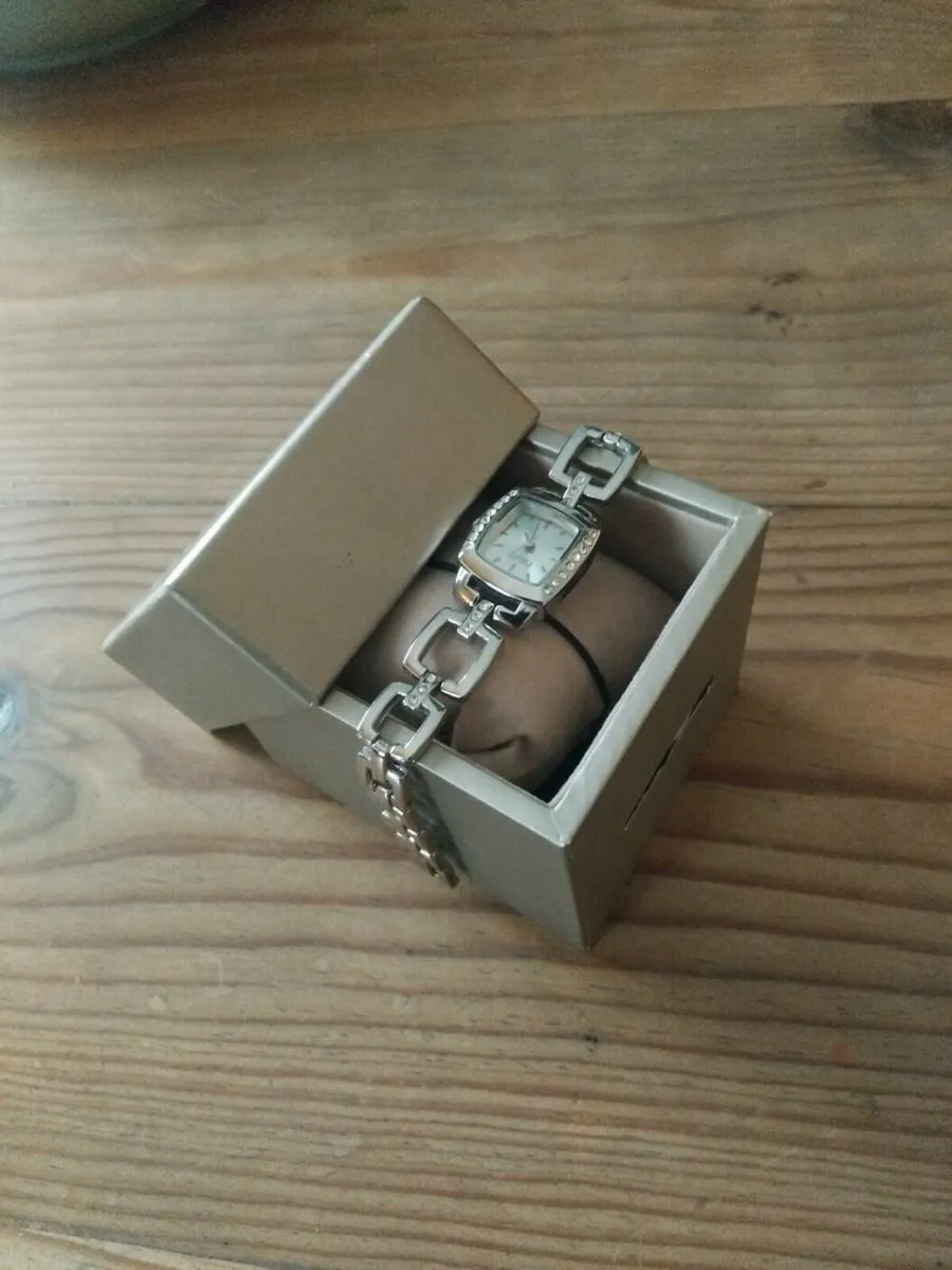 Ladies vintage watches for sale - Image 1