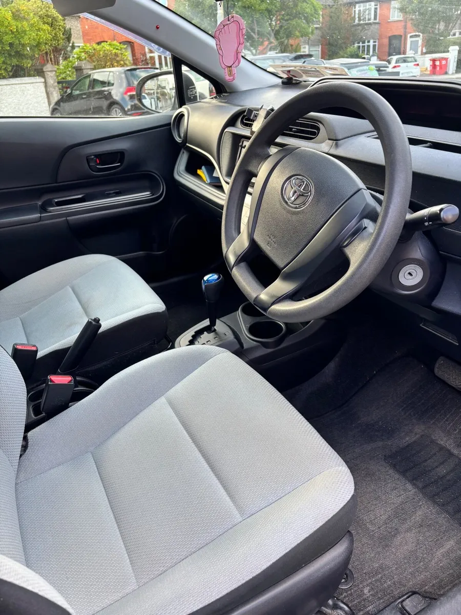 Toyota Aqua 2017 - Image 2