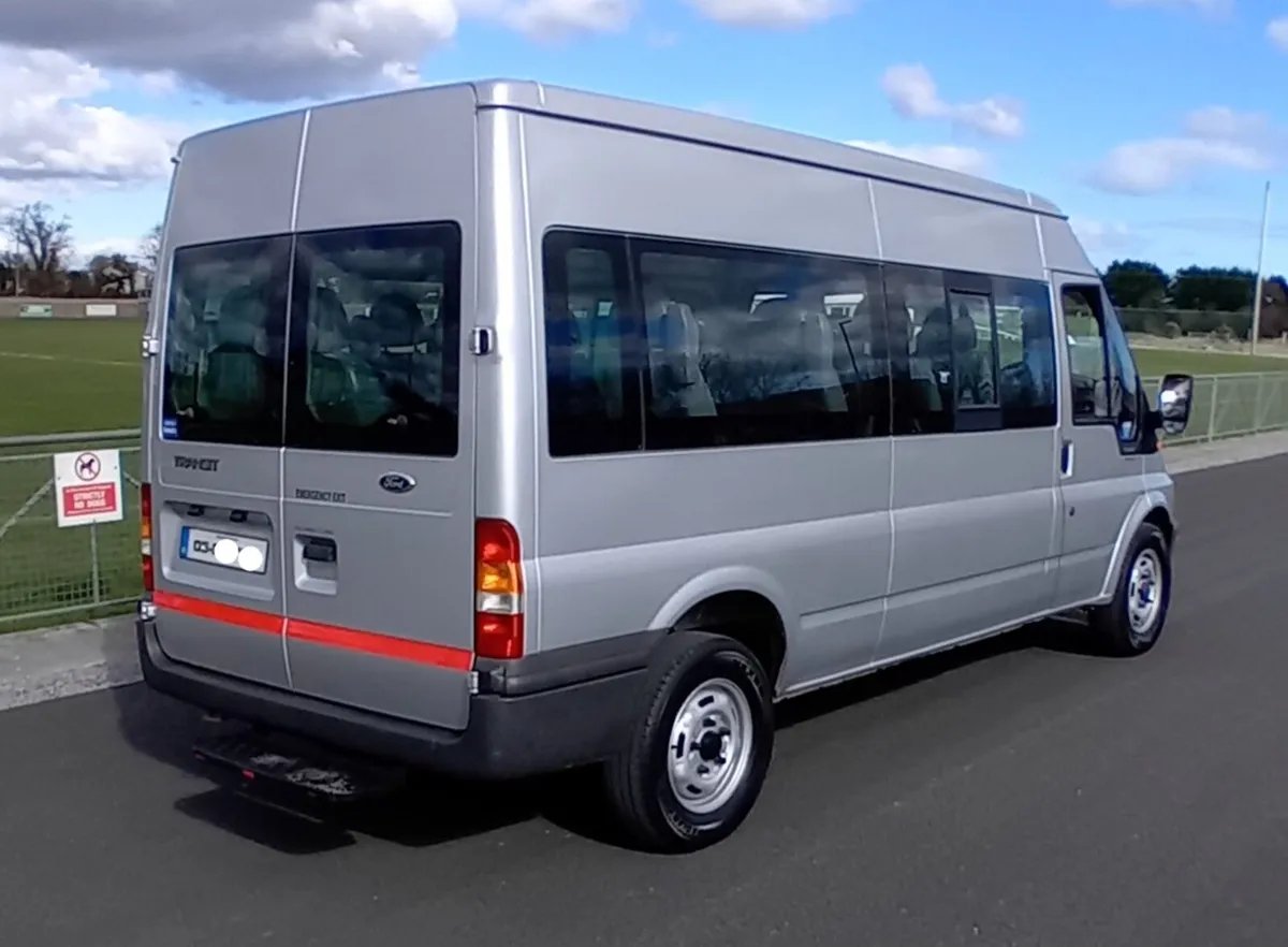 Minibus  new cvrt & tax for the yesr - Image 4