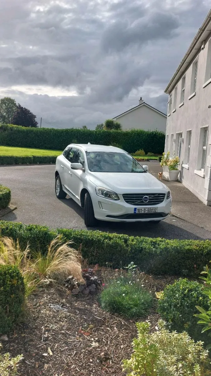 2016 Volvo V60 SE Luxury Deluxe - Image 2