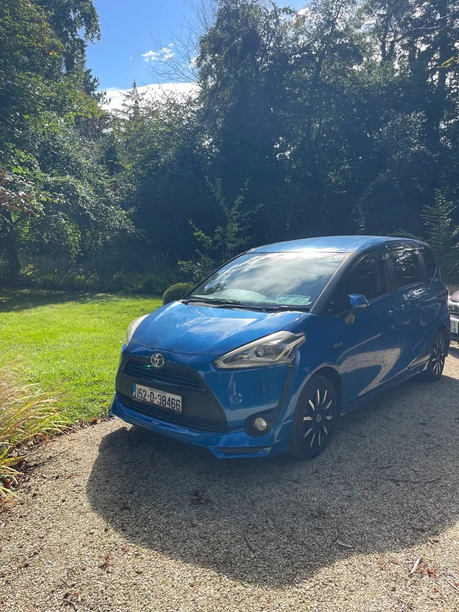 Toyota Sienta Hybrid G 7 seats - Image 3