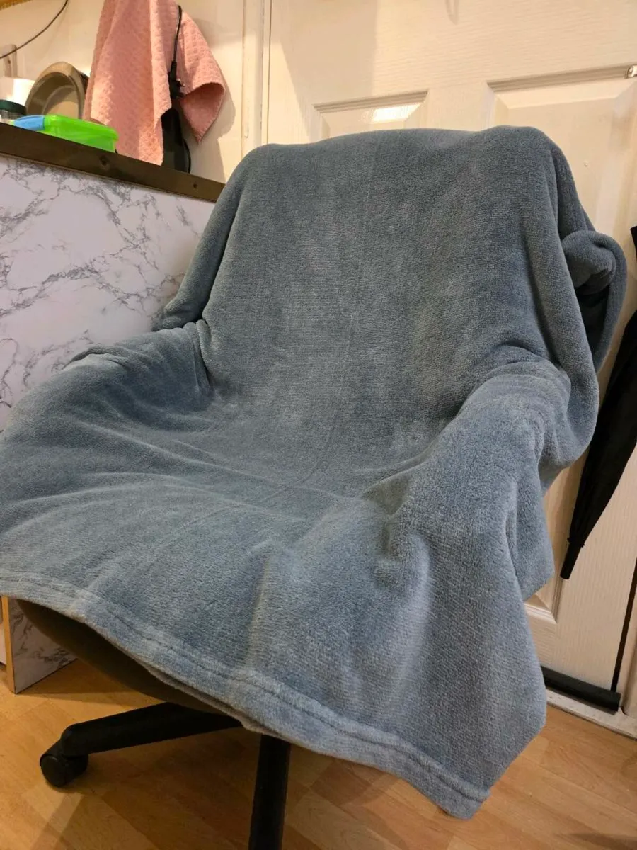 Office/gaming chair - Image 3