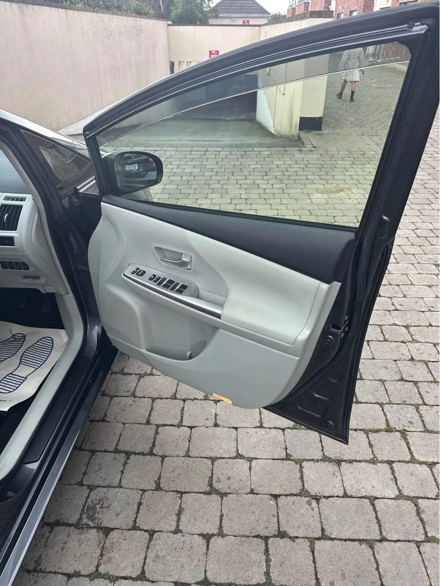 toyota prius Alpha/alfa Low mileage 47000km only - Image 3