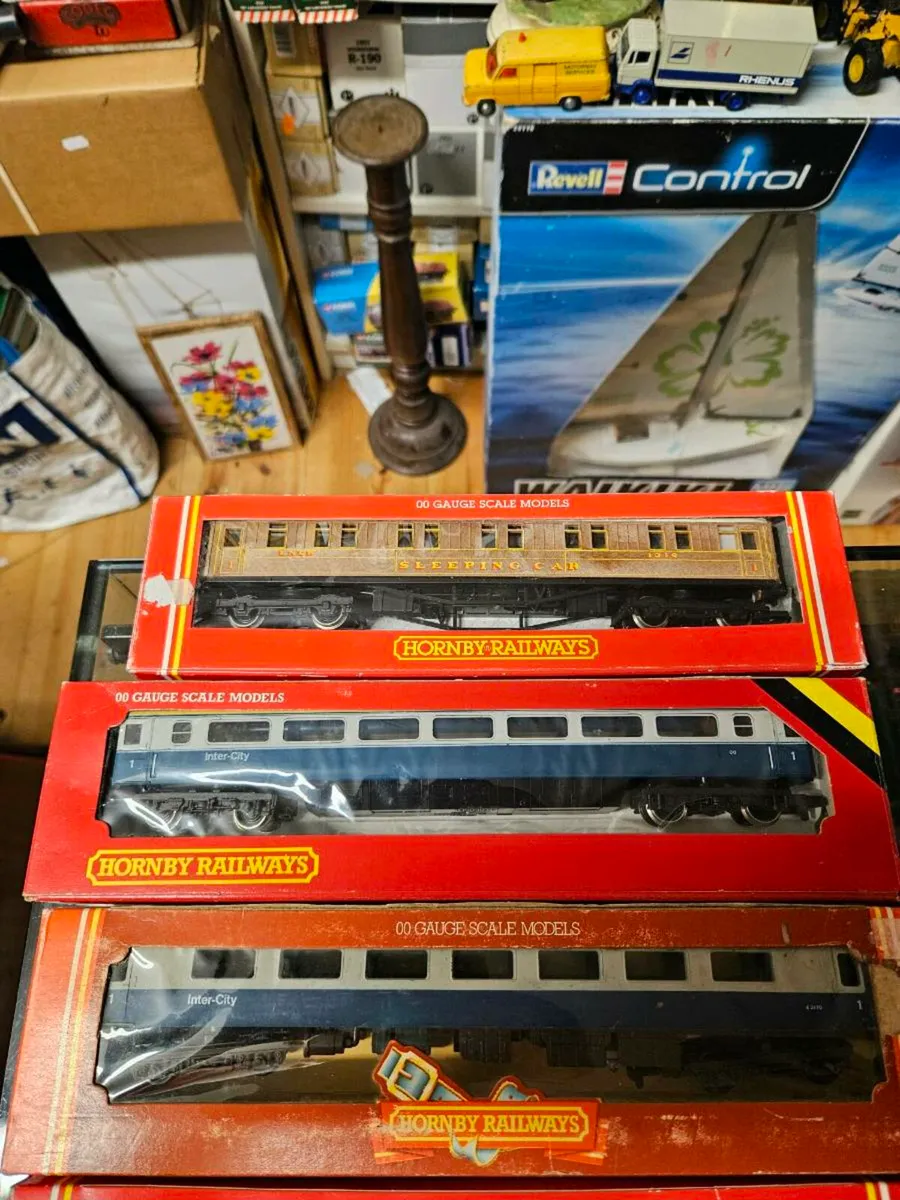 Hornby OO Gauge Carraiges - Image 3