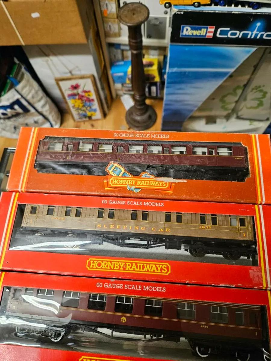 Hornby OO Gauge Carraiges - Image 3