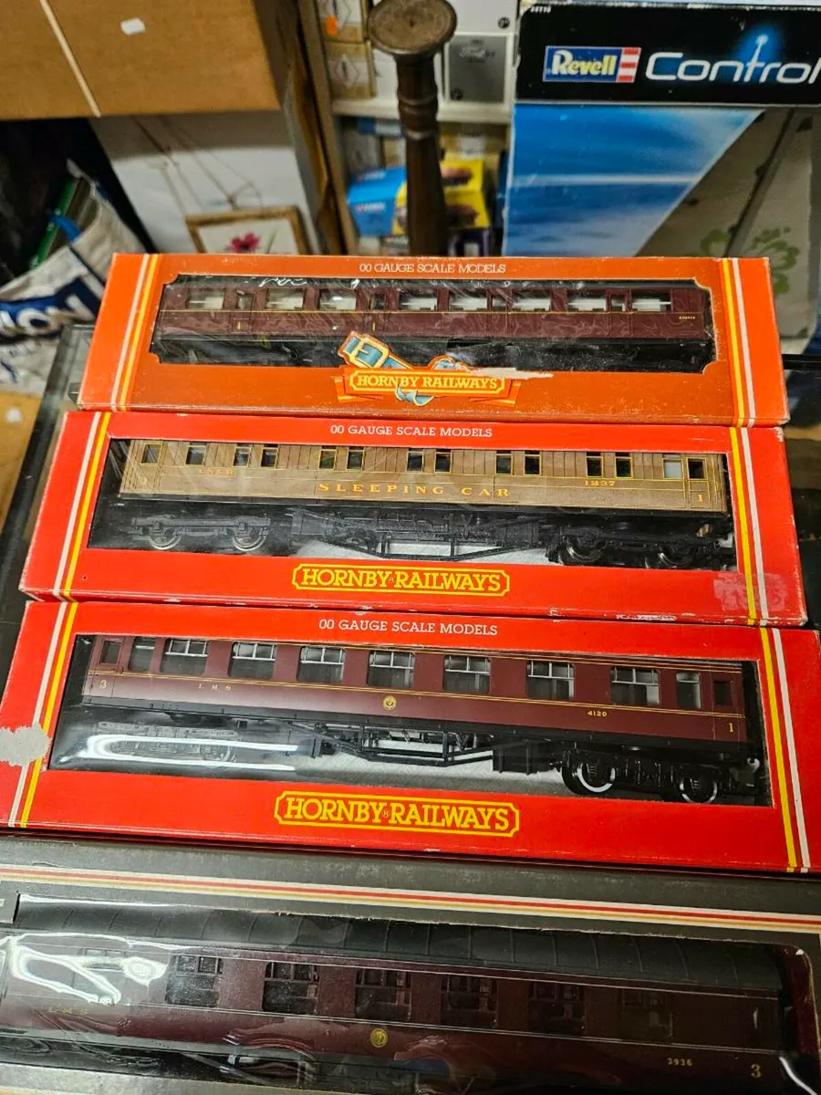Hornby OO Gauge Carraiges - Image 4