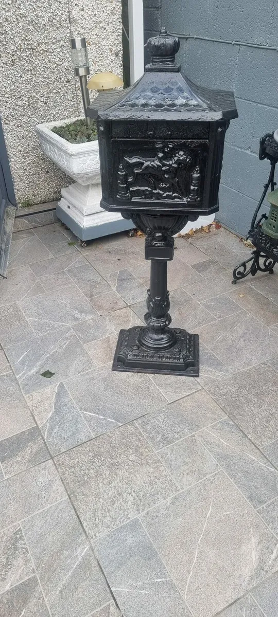 Free Standing Post Box - Image 1