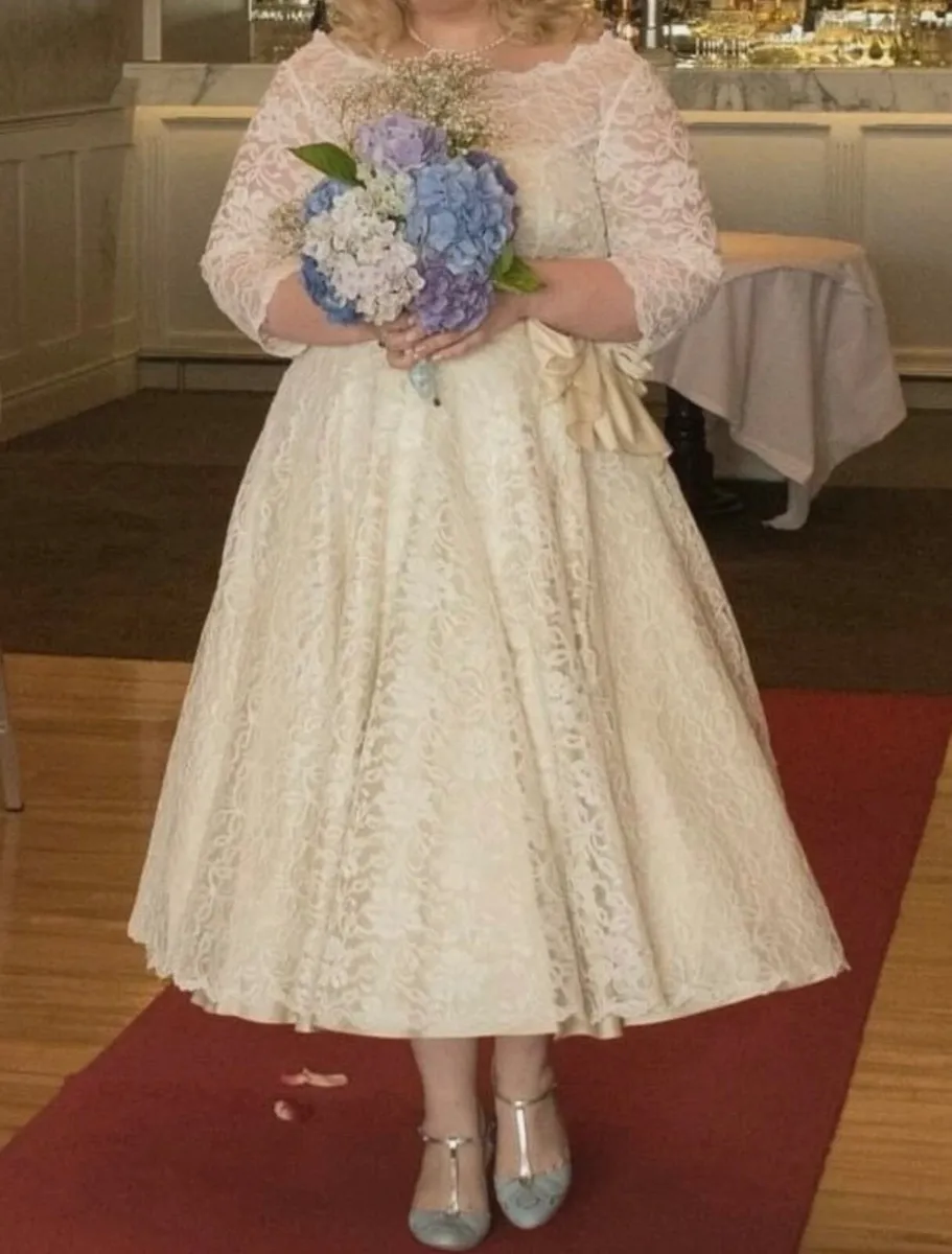 Wedding dress - Image 1