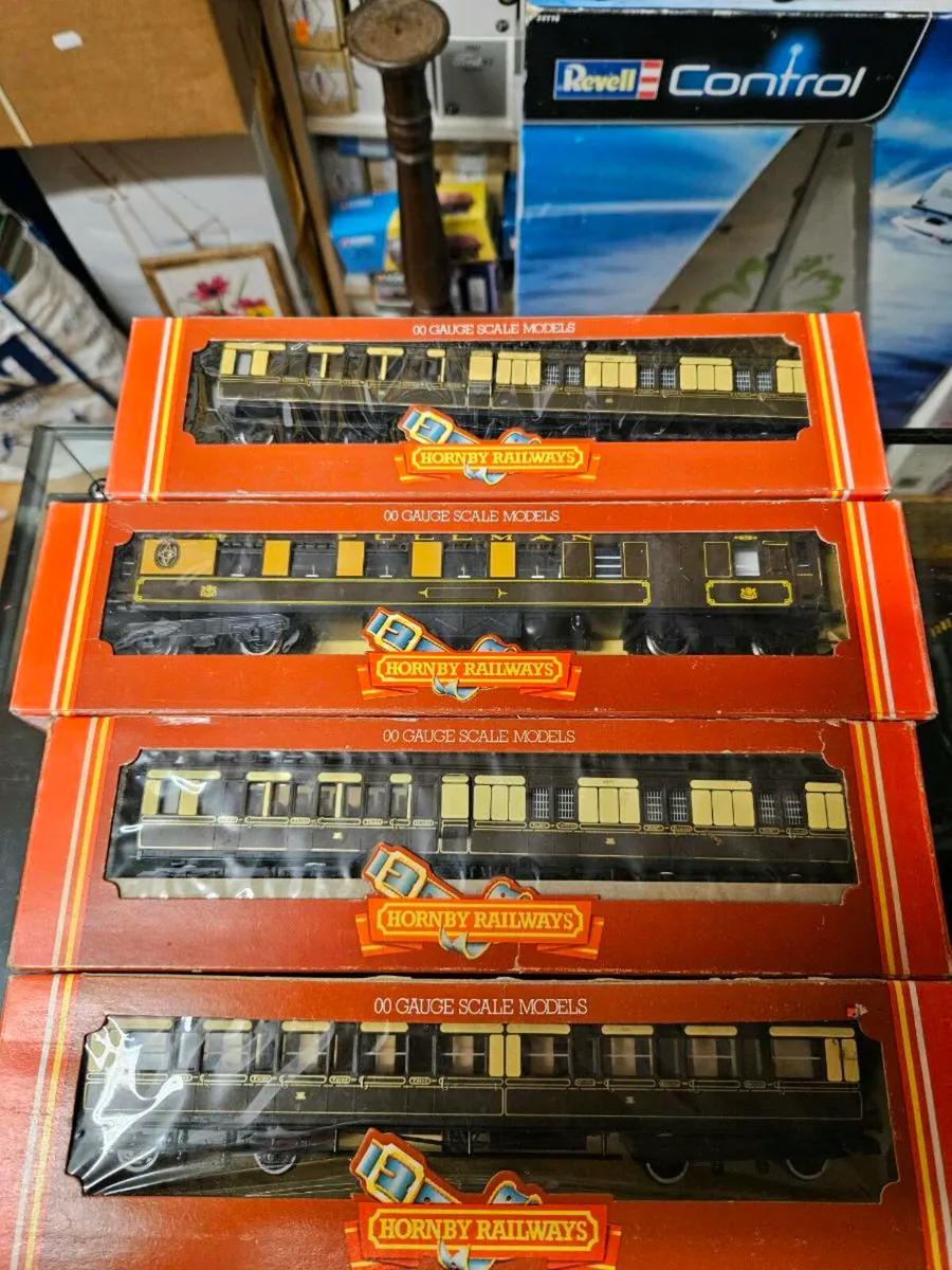 Hornby OO Gauge Carraiges - Image 4