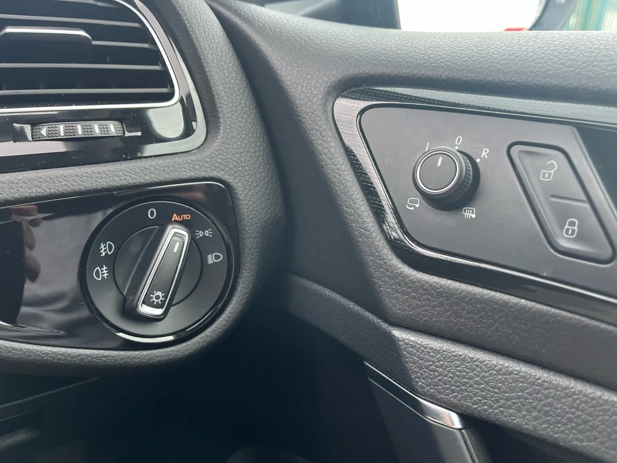 Deposit taken # 182 Volkswagen Golf 1.6D Highline - Image 2