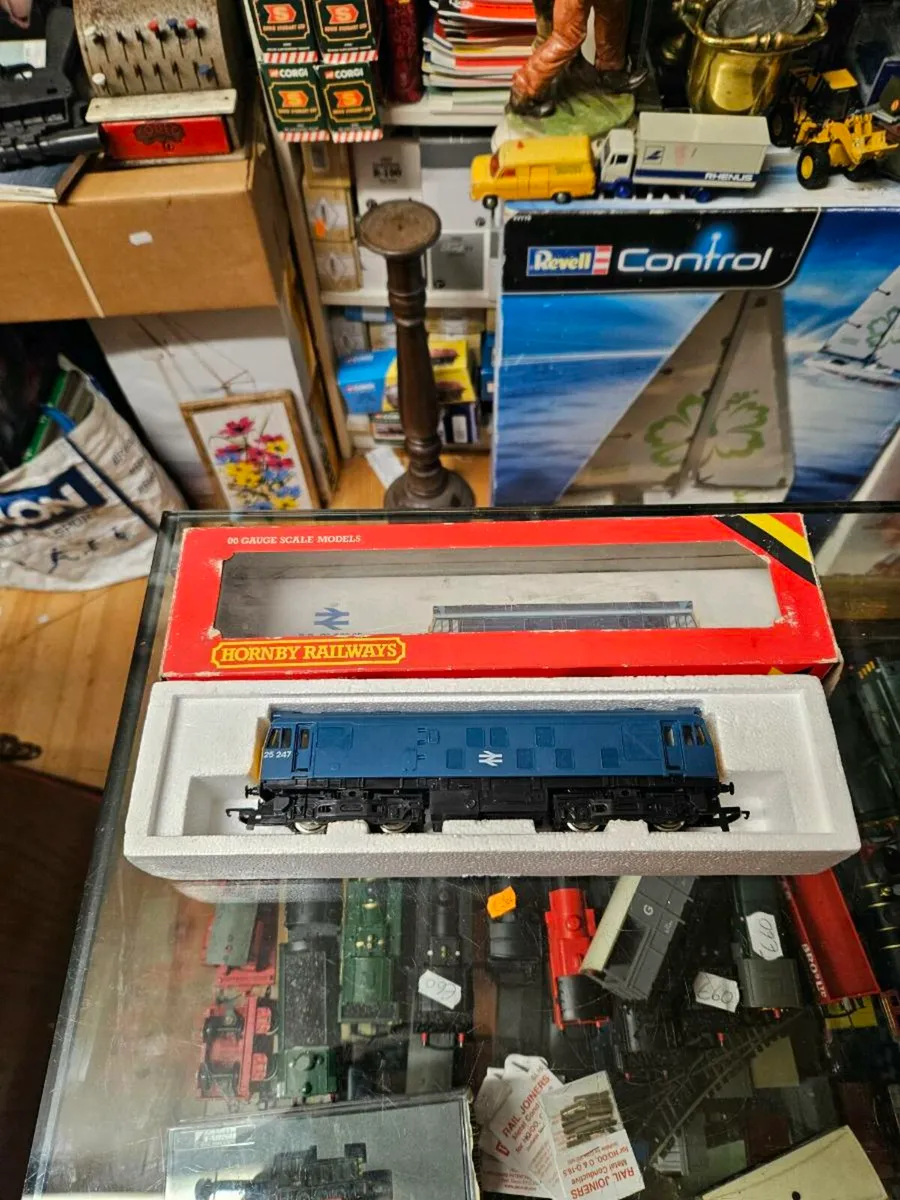 Hornby OO Gauge Diesel Engine - Image 1