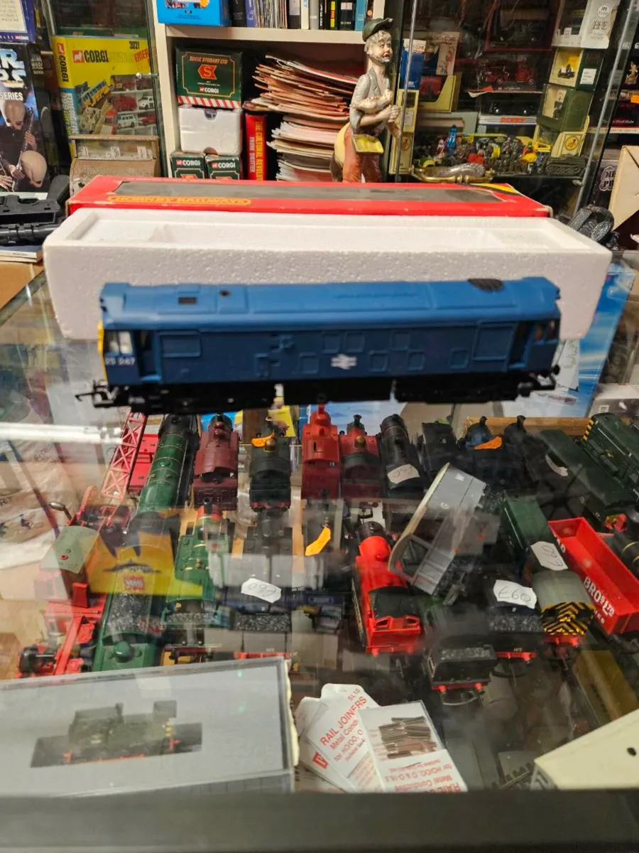 Hornby OO Gauge Diesel Engine - Image 2