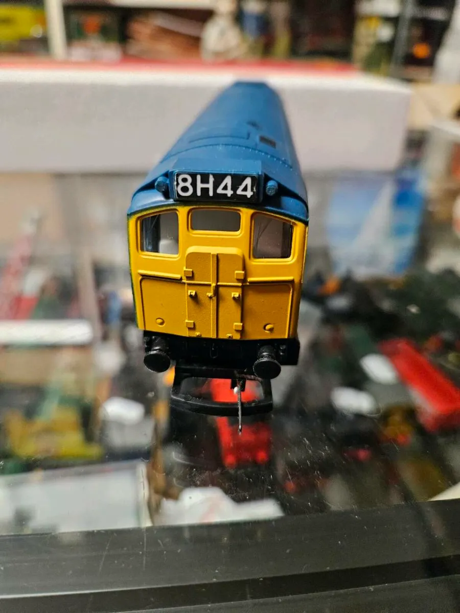 Hornby OO Gauge Diesel Engine - Image 3