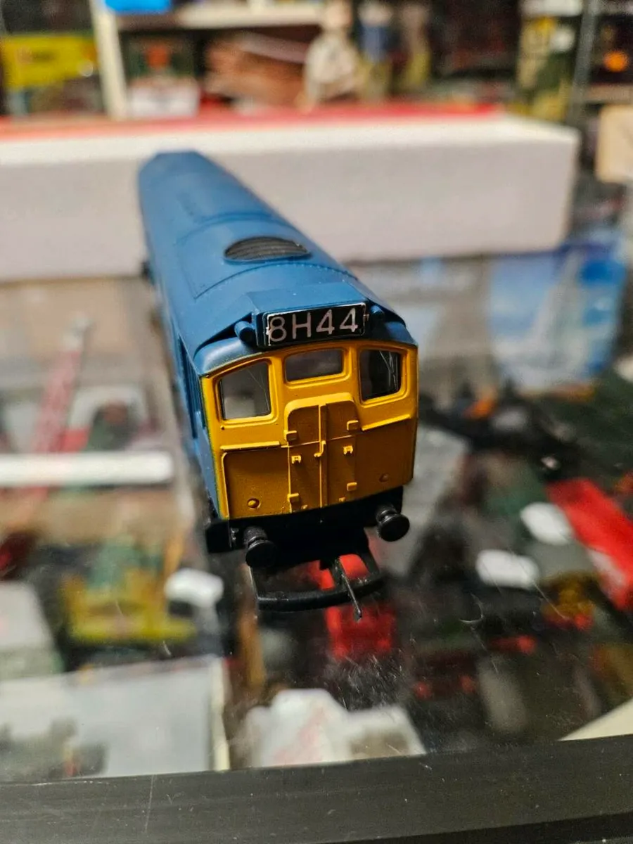 Hornby OO Gauge Diesel Engine - Image 4